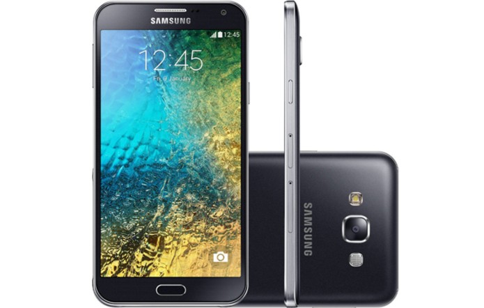 Galaxy E5 está disponível apenas nas cores cinza escuro e branca (Foto: Divulgação / Samsung)