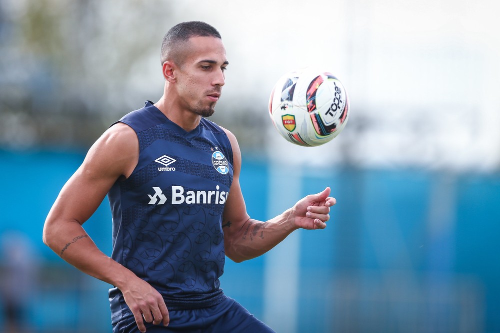 Nicolas desfalca o Grêmio, que ainda não conta com seus novos reforços diante do Brusque