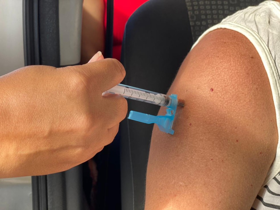 Justiça suspende vacinação contra Covid de trabalhadores da imprensa e do Sistema Único de Assistência Social — Foto: Kléber Teixeira/Inter TV Cabugi