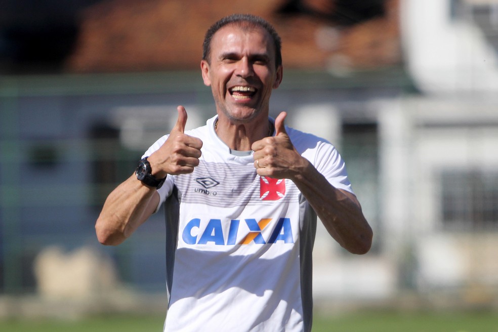 Milton Mendes comanda o Vasco no clássico contra o Flamengo (Foto: Paulo Fernandes/Vasco)