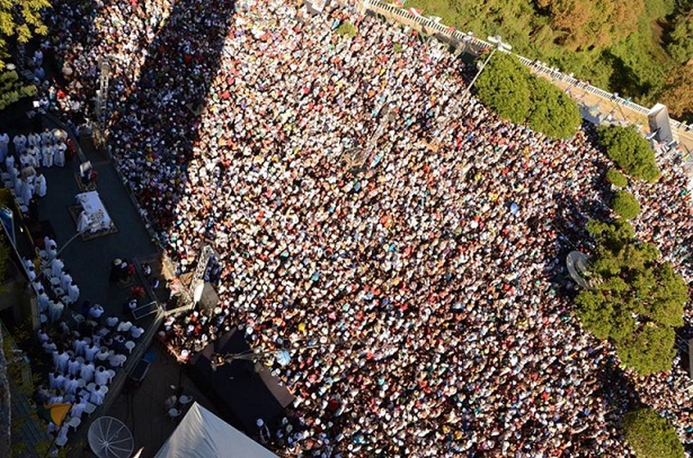 Centenas de fiÃ©is em Bom Jesus da Lapa  â€” Foto: DivulgaÃ§Ã£o/Prefeitura