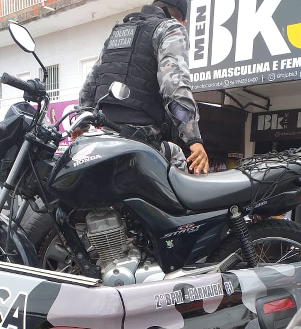 Homem é baleado e morto na garupa de moto-taxi em Parnaíba, no Piauí — Foto: Polícia Militar/ Divulgação