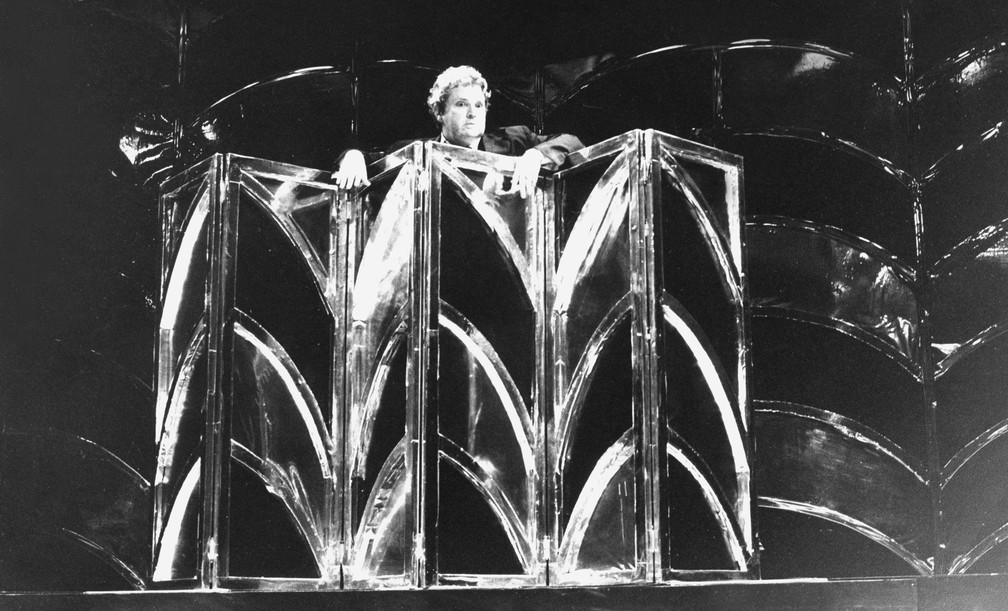 Jô soares durante espetáculo em 1980 — Foto: Nils Andreas/Estadão Conteúdo