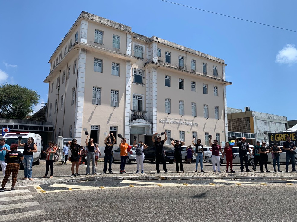 Protesto aconteceu na manhã desta quarta-feira (21), quando foi deflagrada a greve — Foto: Gustavo Brendo/Inter TV Cabugi
