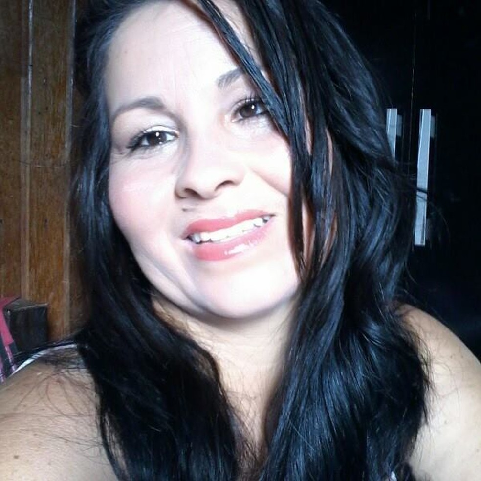 Débora de Oliveira Silva, de 37 anos, foi assassinada na frente de um dos filhos dela em Sorriso — Foto: Facebook/Reprodução