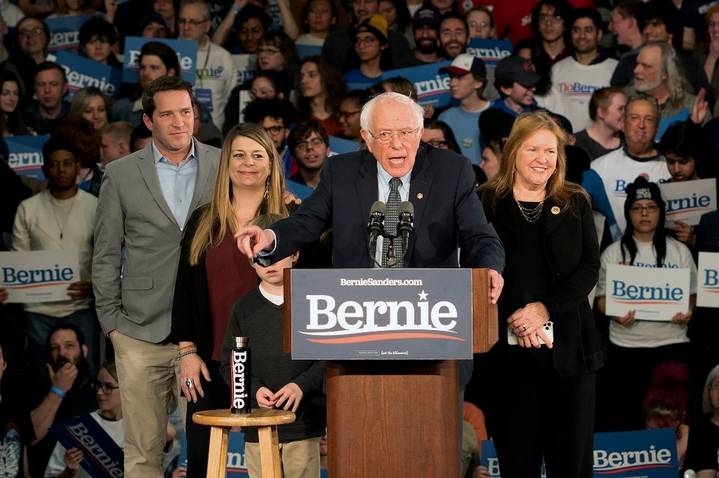 Bernie Sanders durante discurso aos seus apoiadores, em 3 de fevereiro de 2020 — Foto: Kerem Yucel / AFP