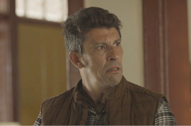 Milhem Cortaz interpreta o delegado Machado (Foto: TV Globo)