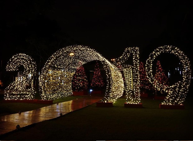 Os estúdios da Rede Globo aguardam a virada com uma decoração especial para Natal e Ano Novo (Foto: Instagram/ Reprodução)