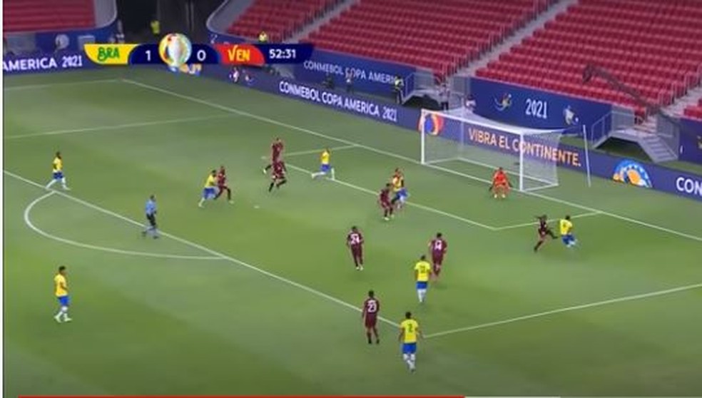 Na sequência do lance, Jesus cruza forte para Neymar, que não alcança a bola — Foto: Reprodução