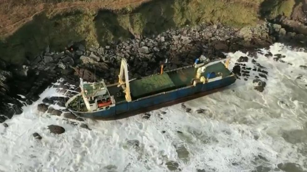 O navio de 80 metros foi visto pela última vez a milhares de quilômetros de distância em 2019 — Foto: Guarda Costeira da Irlanda/PA/BBC