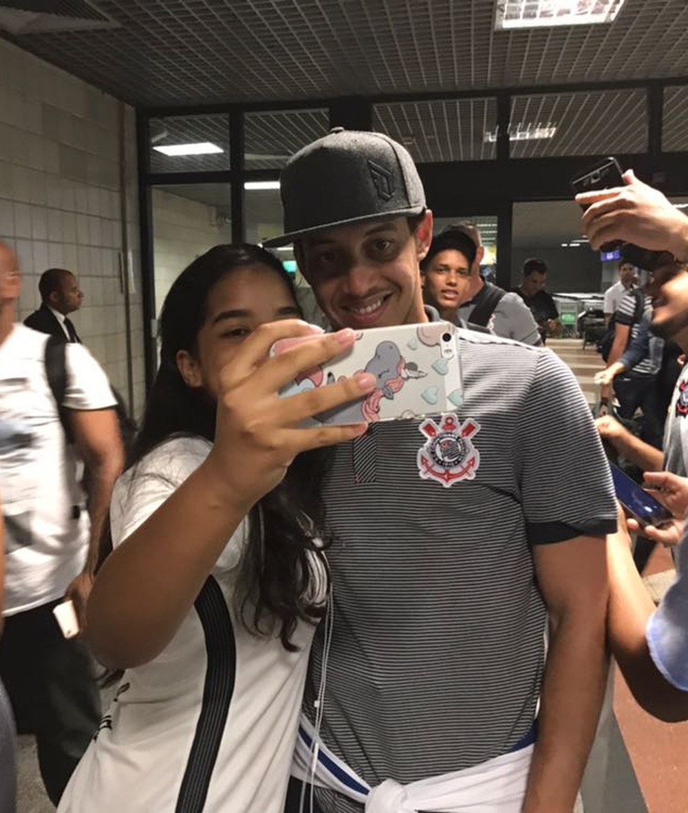 Corinthians chega a Salvador e é abraçado por torcida; veja vídeos
