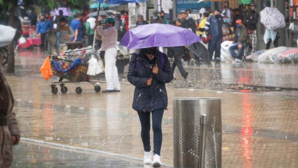 O fenômeno La Niña já trouxe fortes chuvas para algumas regiões e provavelmente deixará o clima global um pouco mais frio em 2021 — Foto: Getty Images/Reprodução via BBC