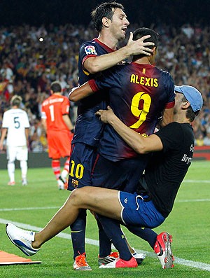 Messi e Alexis, Barcelona x Real Madrid (Foto: Agência AP)