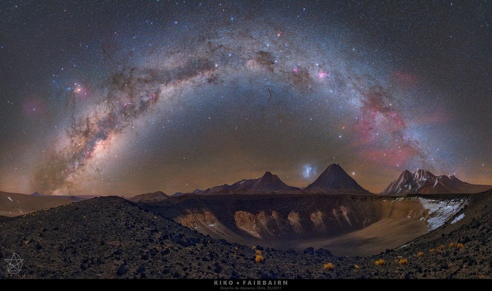 Panorâmica da Via Láctea foi feita no Altiplano Chileno — Foto: Carlos Fairbairn