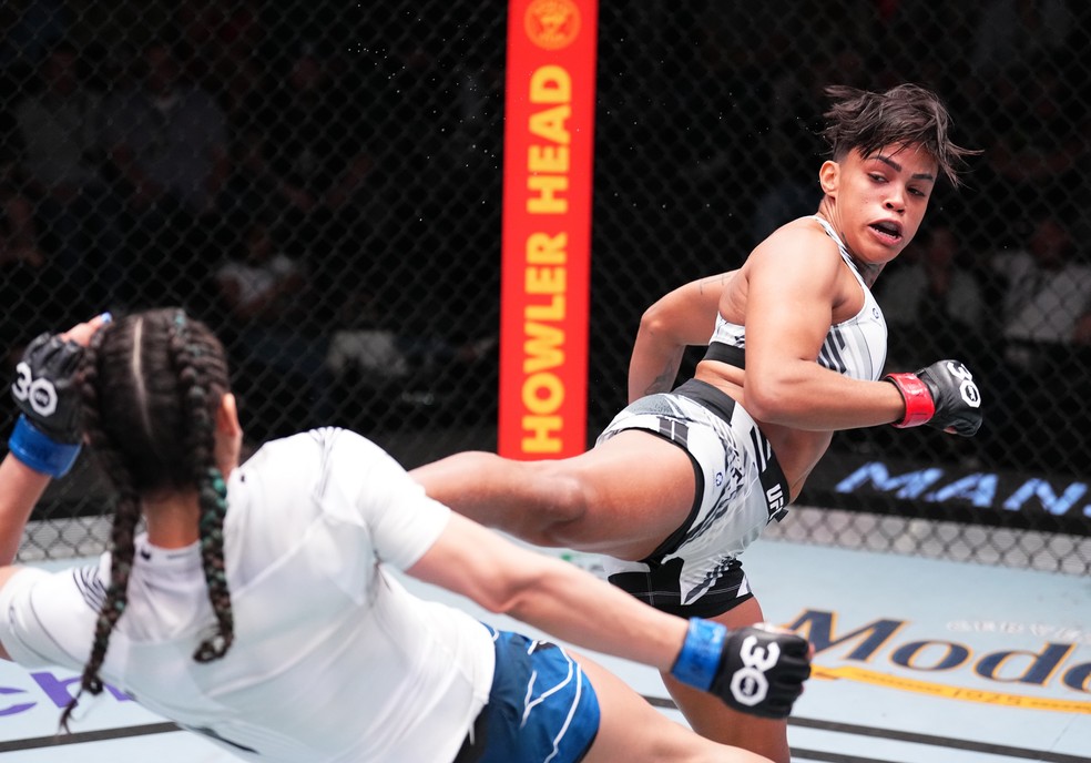 Iasmin Lucindo venceu Brogan Walker por decisão unânime (triplo 30-27) — Foto: Chris Unger/Zuffa LLC via Getty Images