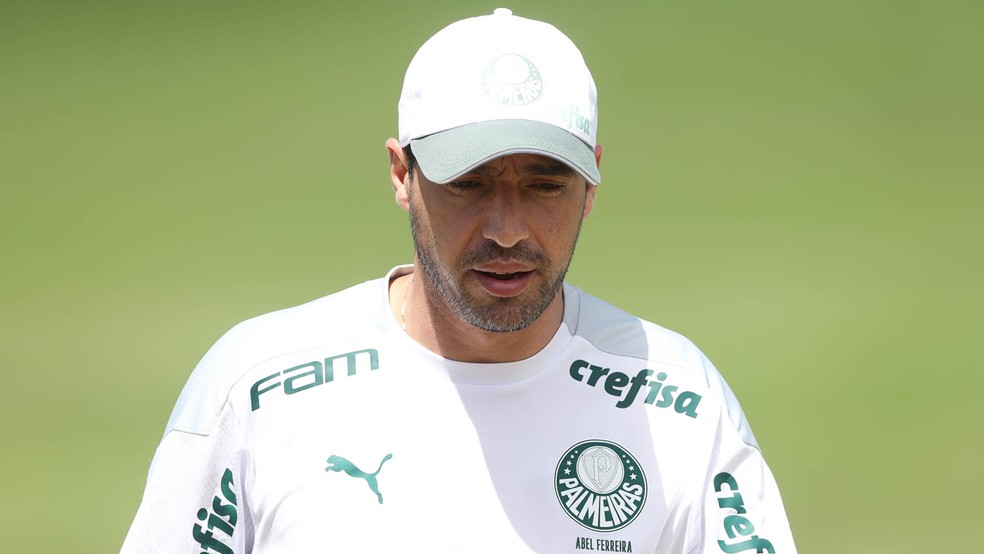 Série de jogos do Palmeiras faz Abel pedir paciência às esposas dos atletas