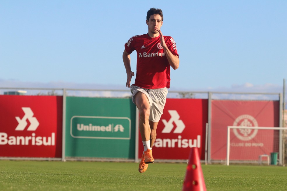 Rodrigo Dourado retornou aos treinos físicos durante a pandemia — Foto: Ricardo Duarte / Internacional