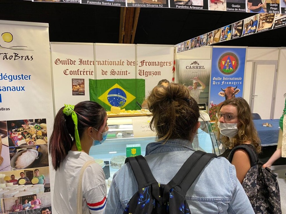 Standy brasileiro no Mondial du Fromage et des Produits Laitiers de Tours — Foto: Divulgação SerTãoBras