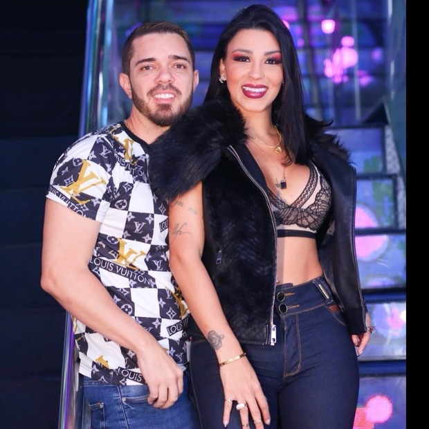 Filha de Gretchen anuncia namoro com empresário, após separar de jogador: Muito especial