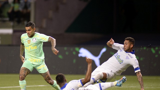 Dudu finta dois marcadores antes de fazer gol pelo Palmeiras