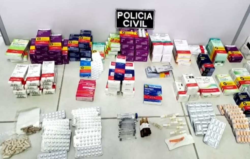 Remédios foram apreendidos em mandado de busca e apreensão cumprido pela polícia em Venâncio Aires — Foto: Reprodução/RBS TV