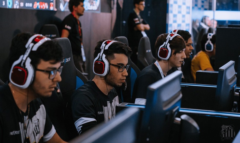 Quinteto do Santos na Logitech G Challenge 2018 — Foto: Divulgação/Santos