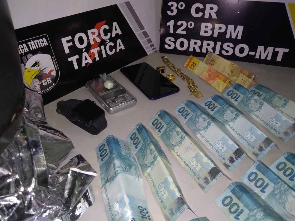 Material apreendido na casa do suspeito — Foto: Polícia Militar - MT
