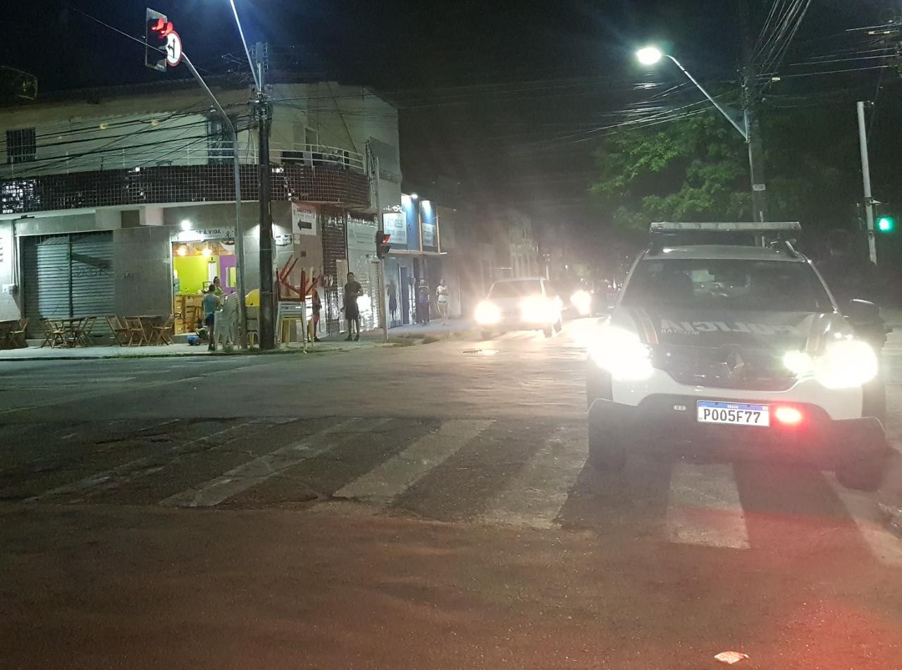 Mulher é vítima de estupro ao caminhar por rua do Centro de Fortaleza; polícia procura criminoso