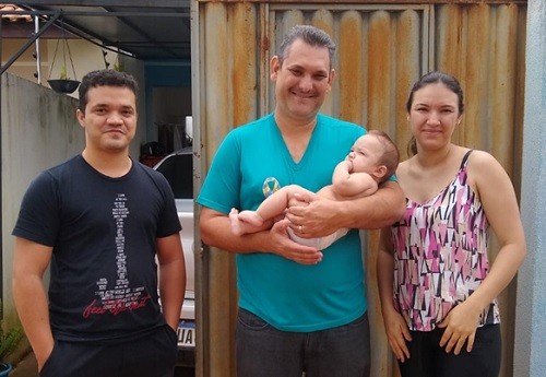 Bebê de dois meses se engasga e é salva por policiais militares em Ariquemes, RO
