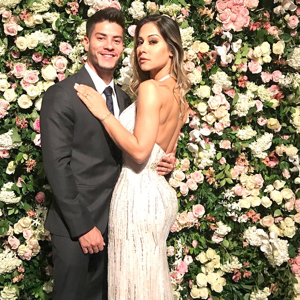 Arthur Aguiar Pediu Mayra Cardi Em Casamento 4 Dias Apos Conhece La