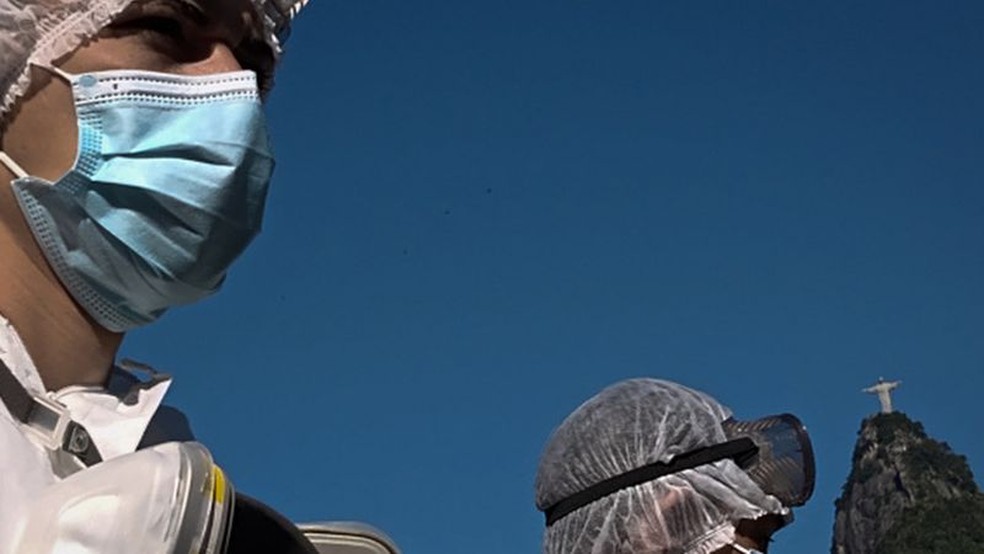 Apesar de queda constante nos registros de infecções e óbitos relacionados ao coronavírus, acontecimentos recentes podem alterar perspectivas de controle da pandemia — Foto: Getty Images via BBC