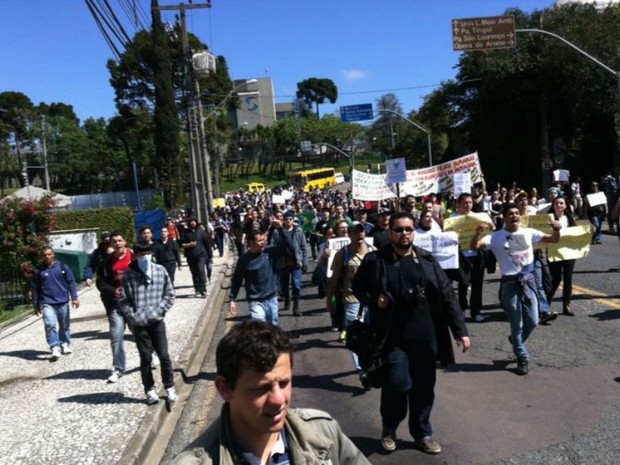 Protesto segue em Curitiba (Foto: Fernando Castro/G1)