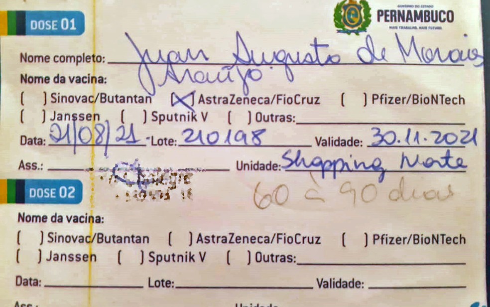Garoto de 15 anos tomou vacina da AstraZeneca em Paulista, no Grande Recife; imunizante não tem autorização para menores de 18 anos — Foto: Reprodução/WhatsApp