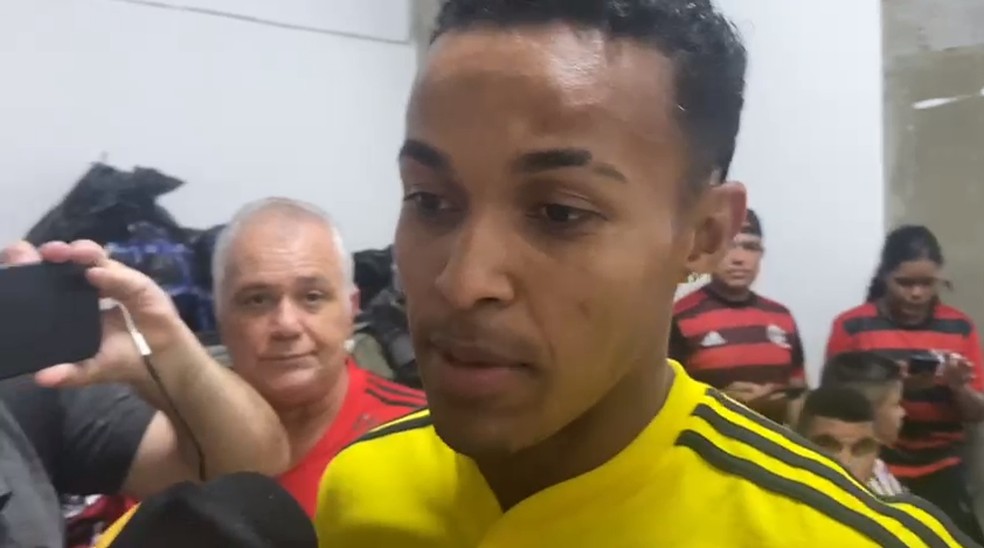 Lázaro falou em zona mista após vitória do Flamengo — Foto: Cahê Mota