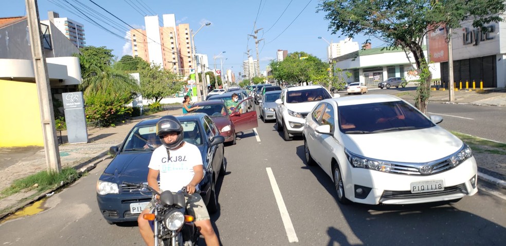 Protesto com apoiadores do governo Bolsonaro em Teresina neste domingo (14) — Foto: Marcelo Guillay