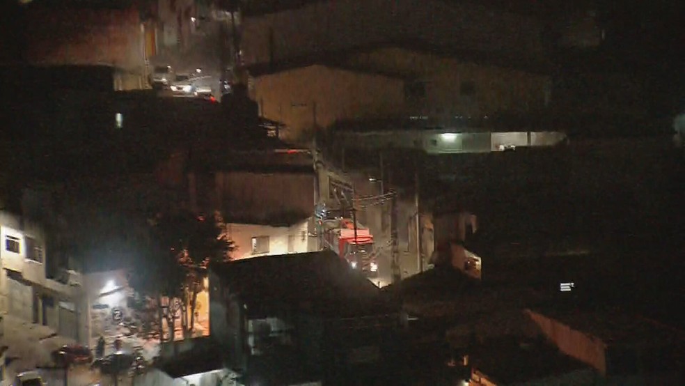 Viatura do Corpo de Bombeiros atende chamado sobre queda de helicóptero na capital paulista — Foto: Reprodução/TV Globo