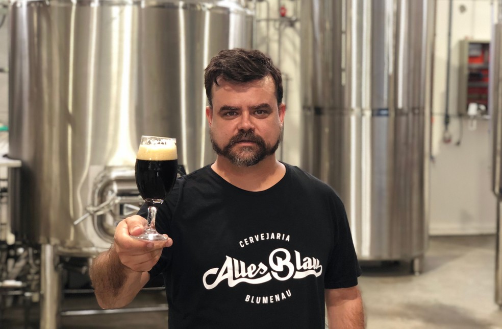 Davi Zimmermann, sócio da Alles Blau, cervejaria inaugurada neste mês em Blumenau com capacidade de produção inicial de 50 mil litros por mês (Foto: Divulgação)