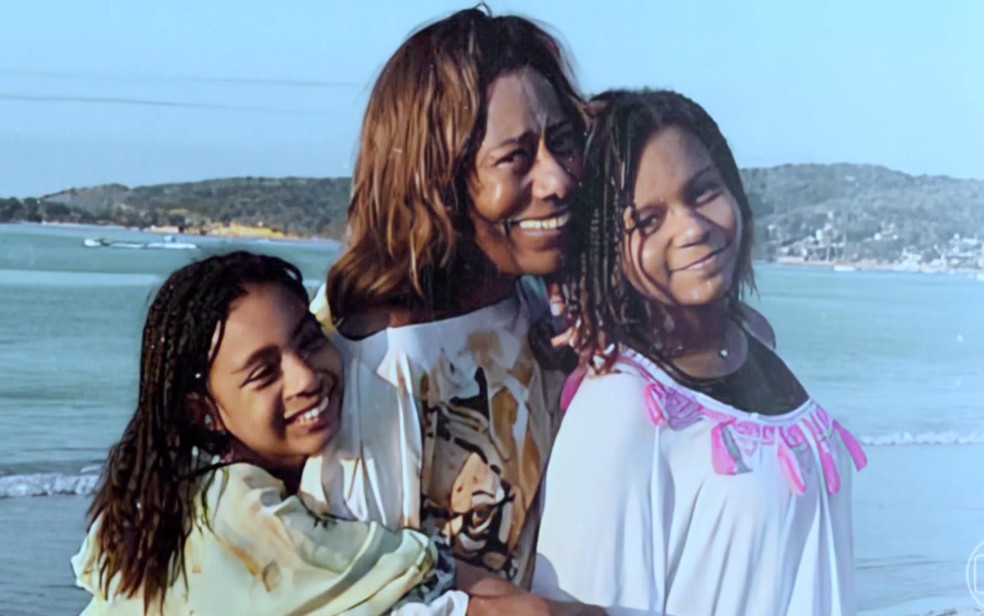 Glória Maria adotou as duas filhas após temporada na Bahia — Foto: Reprodução/TV Globo