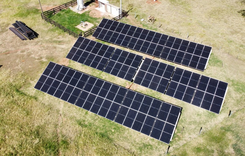 Energia solar instalada pela GRD Solar na Fazenda Capim Santo, em Piquerobi - SP. — Foto: Cedida.