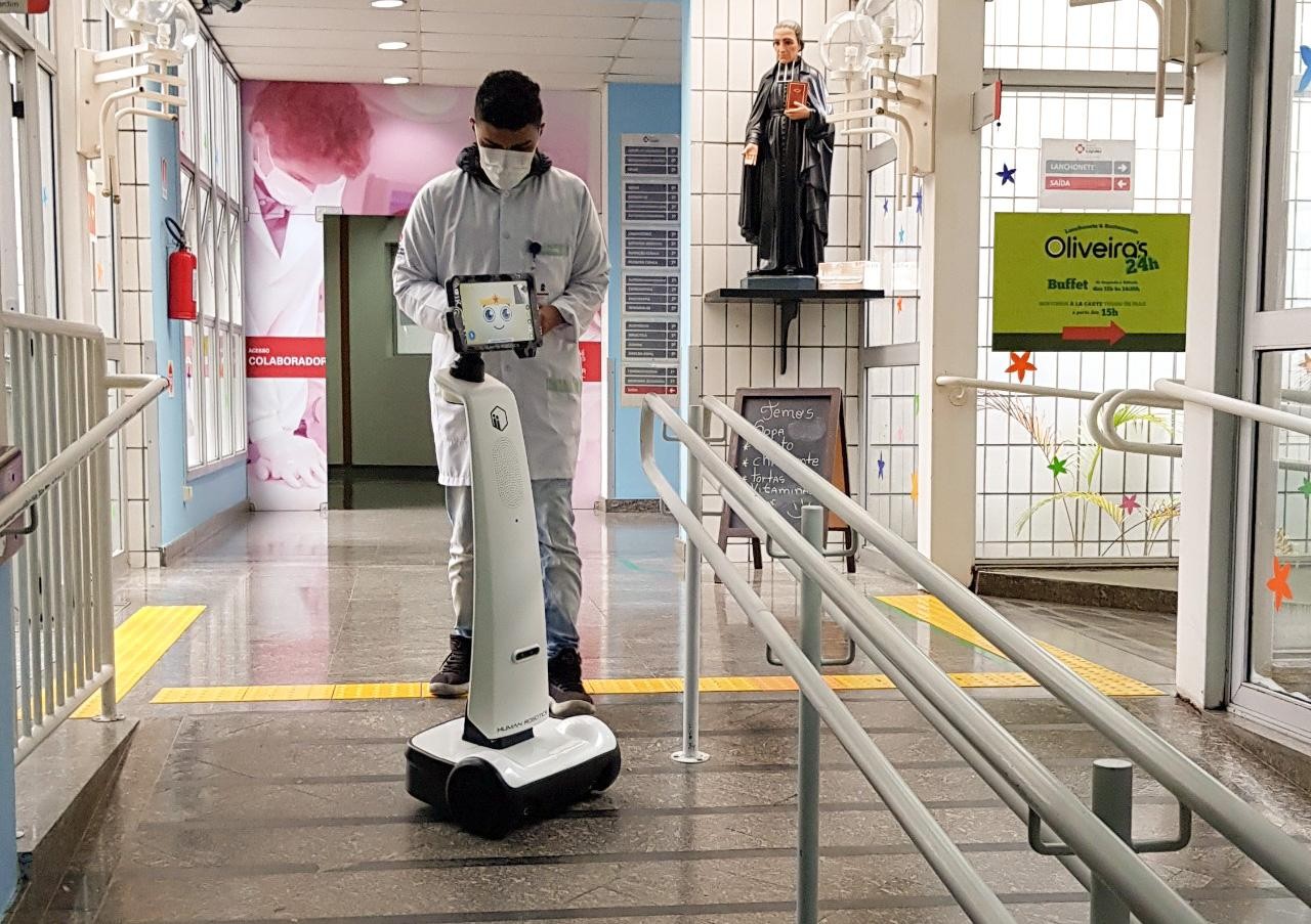 Robô usado para visita hospitalar (Foto: Divulgação)