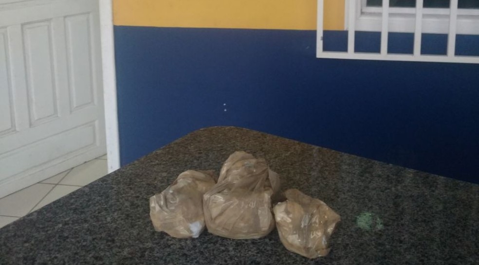 Apreensão ocorreu nesta quarta-feira (19) no posto fiscal da PRF de Xapiru (Foto: Divulgação/PRF-AC)