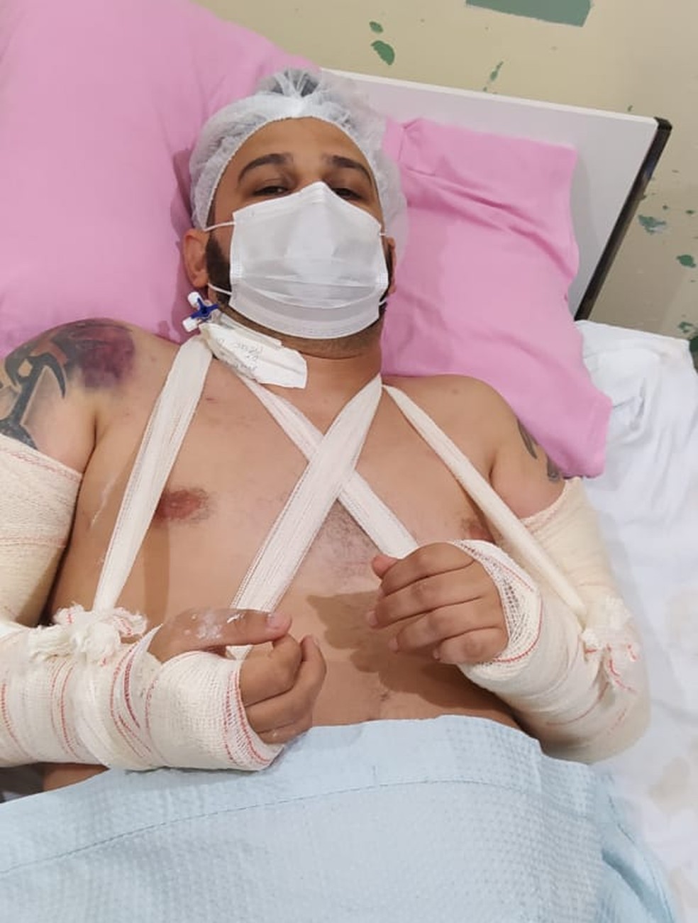 Jornalista Romano dos Anjos foi encontrado com braços quebrados e depois foi internado — Foto: Leliane Matos/Arquivo pessoal
