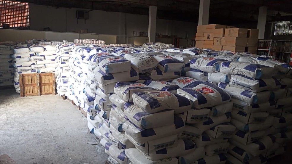 Carga de farinha de trigo apreendida por irregularidade fiscal na Grande Natal — Foto: SET/Divulgação