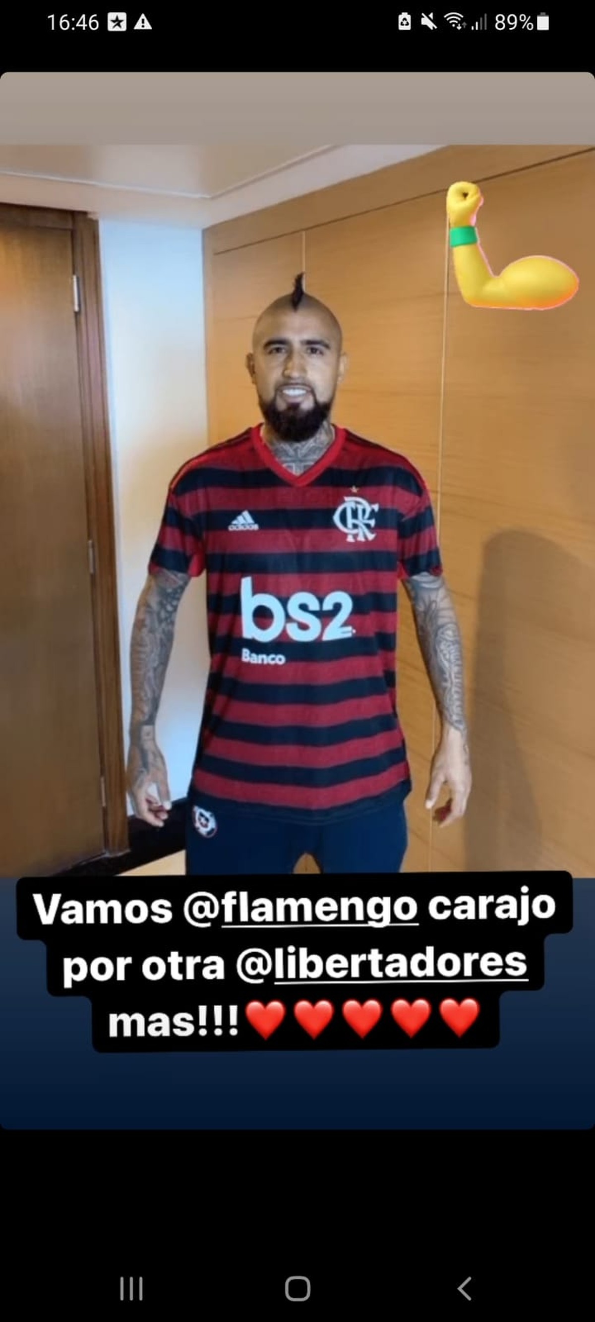 Chileno Vidal posta foto com camisa do Flamengo antes da final da Libertadores