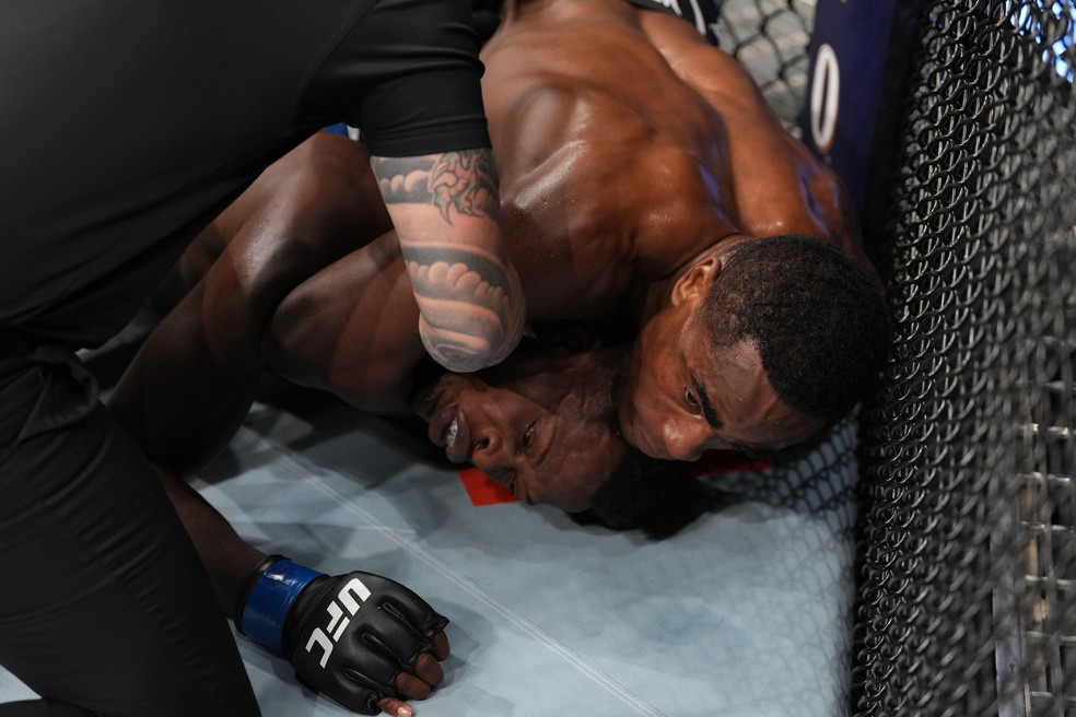 Jeremiah Wells apaga Blood Diamond no primeiro round do UFC 271 — Foto: Getty Images