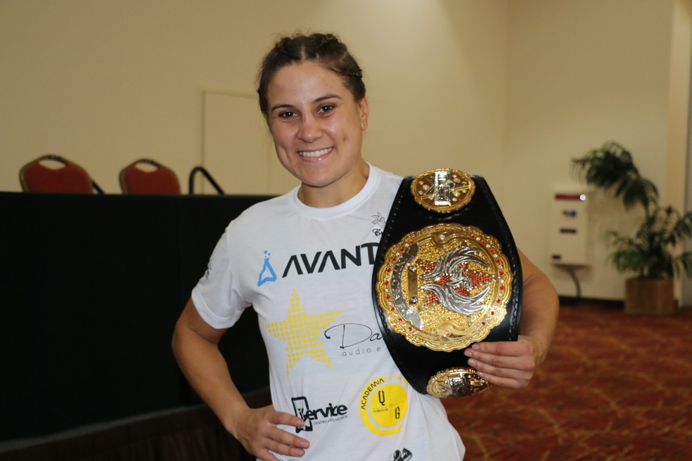 Jennifer Maia chega ao UFC como campeã peso-mosca do Invicta FC (Foto: Evelyn Rodrigues)