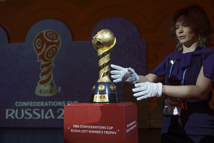 Resultado de imagem para trofeu da copa 2018