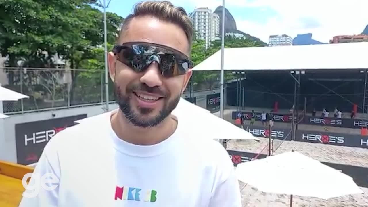 Everton Ribeiro joga Beach Tennis na folga e lembra passe decisivo para o tri do Flamengo