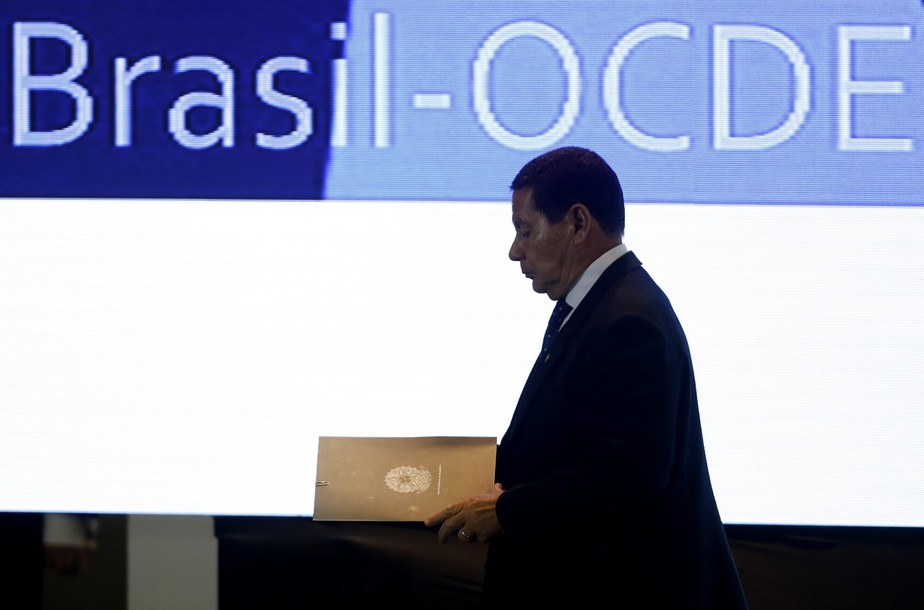 O vice-presidente Mourão em encontro sobre o Brasil na OCDE, o que traria investimentos ao país
