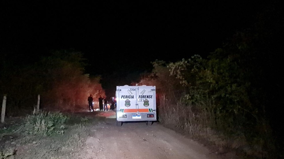 Corpo foi encontrado na localidade Alto Fechado, em Pacatuba, na Região Metropolitana de Fortaleza. — Foto: Rafaela Duarte/ SVM